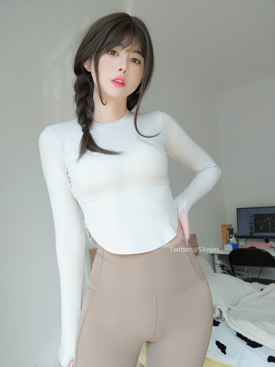 眼酱大魔王w-瑜伽服[32P] 小姐姐 预览1图