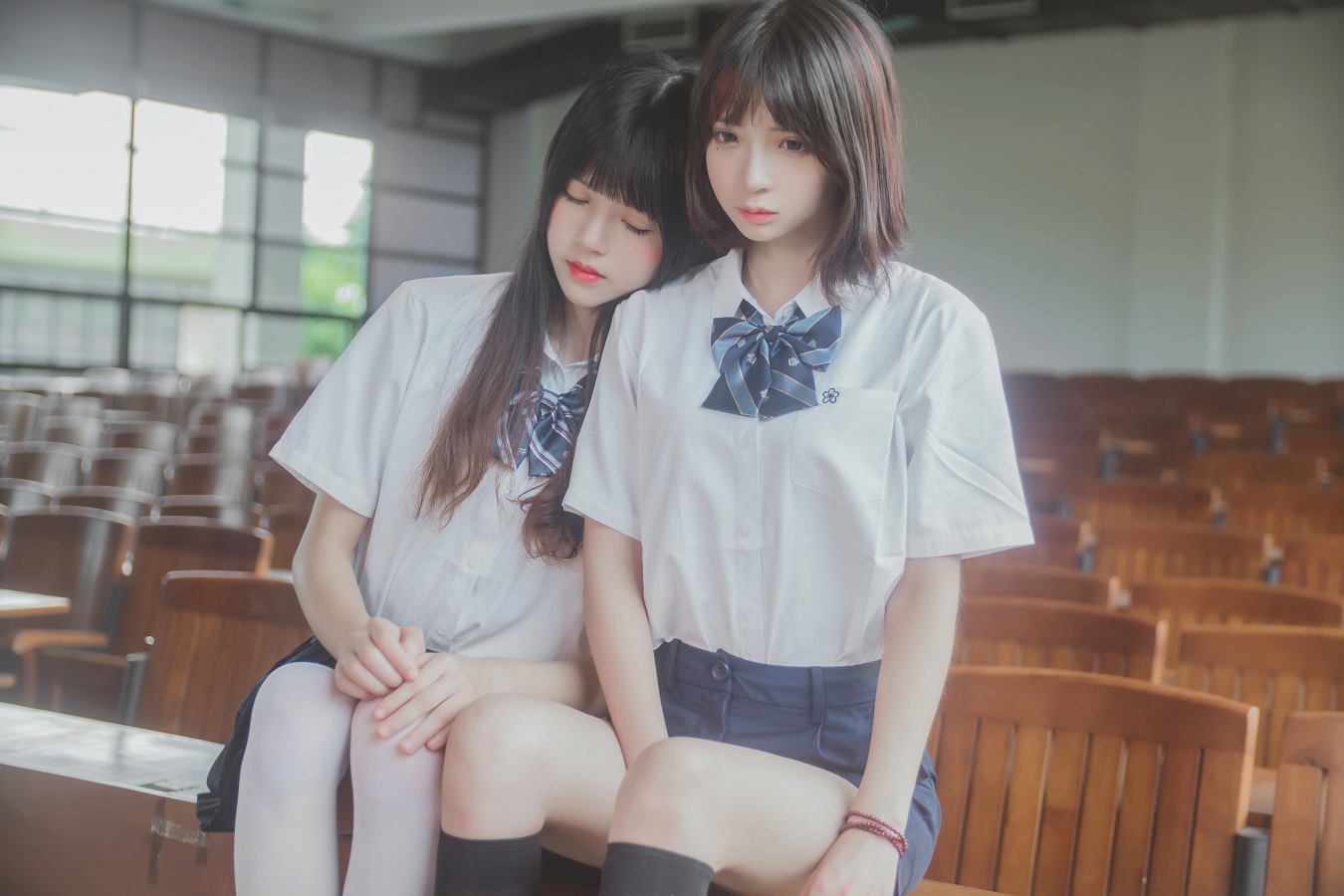 桜桃喵&疯猫ss-JK百合1[43P] 小姐姐 预览1图